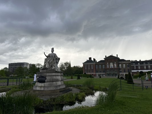 Queen Victoria Memorial by null