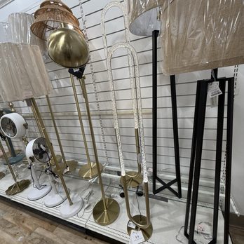 Does Home Goods Have Lamps: Discover Stylish Lighting Finds Today