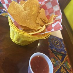 El Tapatio - Chips and salsa