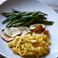 Aina Meals - Aji de Gallina (Peruvian Shredded Chicken with Yellow Pepper Sauce) served with Sweet Potato Chips and Long Beans