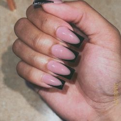 Kosmo Salon - Black frenchies