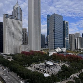 Cindy's Rooftop - View - New American Near Me - Chicago, Illinois