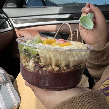 Juice n' Bowls - So those is a $9 dollars açaí bowl , really they didn't even fill the cup right, really - Juice Bars & Smoothies Near Me - Glendora, California Juice n' Bowls - So those is a $9 dollars açaí bowl , really they didn't even fill the cup right, really - Juice Bars & Smoothies Near Me - Glendora, California