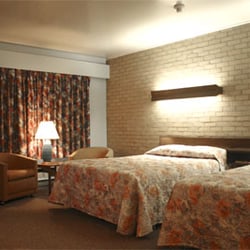 Downeast Motel - each non-smoking unit has two double beds
