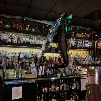 Lei Low - Holiday decor - Cocktail Bars Near Me - Houston, Texas
