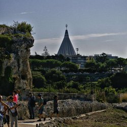 Teatro Greco - Blick zur Erscheinenskirche vom oberen Theaterrand (03/2020)