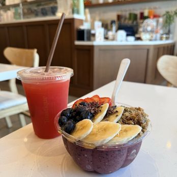 Toastique - Açaí bowl and watermelon juice - Juice Bars & Smoothies Near Me - Henderson, Nevada
