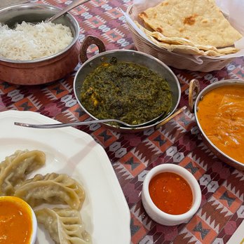 Momo N Curry - Chicken Tikka Masala, Lasooni Saag Paneer, Plain Naan, 8 Pieces Steamed Momo Chicken, hot sauce - Indian Near Me - Concord, California