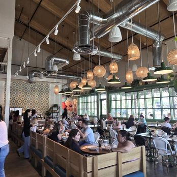 Flower Child - Bright and spacious indoor dining area - Salad Near Me - Henderson, Nevada