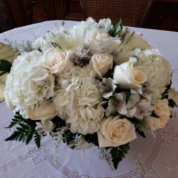 DBG Flowers - Park Avenue Centerpiece perfect for the queen in your life - Florists Near Me - Madison Heights, Michigan DBG Flowers - Park Avenue Centerpiece perfect for the queen in your life - Florists Near Me - Madison Heights, Michigan