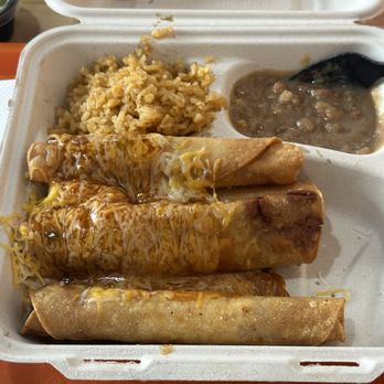 Roll Em Up Taquitos - I ordered the taquito combo with 2 potato and 2 chicken - Mexican Near Me - Pasadena, California