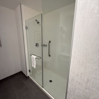 Hampton Inn Long Beach Airport - Wonderful shower - Hotels Near Me - Long Beach, California Hampton Inn Long Beach Airport - Wonderful shower - Hotels Near Me - Long Beach, California
