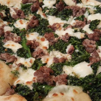 Mattia Pizza - Special pizza, friarielli and homemade sausage - Food Trucks Near Me