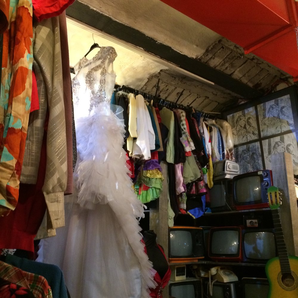 By Retro - Gowns galore - Used, Vintage & Consignment Near Me - Istanbul, 34 By Retro - Gowns galore - Used, Vintage & Consignment Near Me - Istanbul, 34
