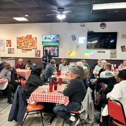 Papa Tonys Pizza - Dining room