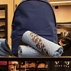 Hugo Boss Outlet Store - Backpack and hoodie