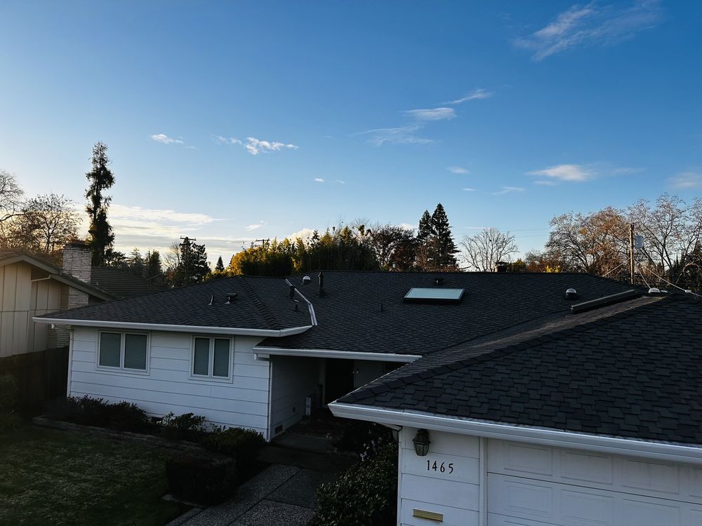 Slide of Bucio’s Roofing