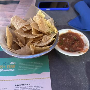 Serranos - Chips and salsa - Mexican Near Me - Austin, Texas