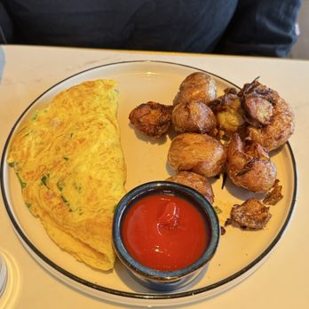 Hamilton's - Western omelette with roasted potatoes - New American Near Me - Detroit, Michigan