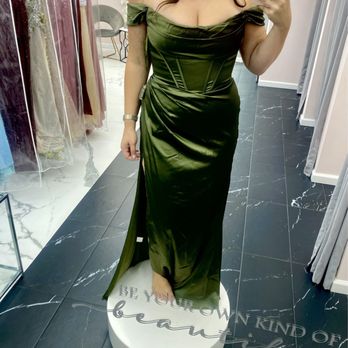 Noras Bridal Boutique - Accessories Near Me - Tarrytown, New York Noras Bridal Boutique - Accessories Near Me - Tarrytown, New York
