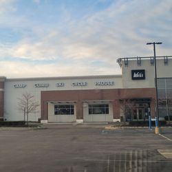 REI - Front