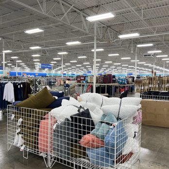 Gabe's - Lots of throw pillows - Department Stores Near Me - Ocoee, Florida