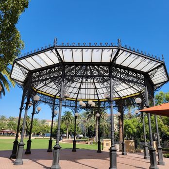 Le Cafe Du Parc - Cafes Near Me - Irvine, California