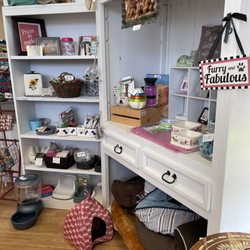 Suncoast Animal League Thrift Shop - Bowls, beds and lots of other things
