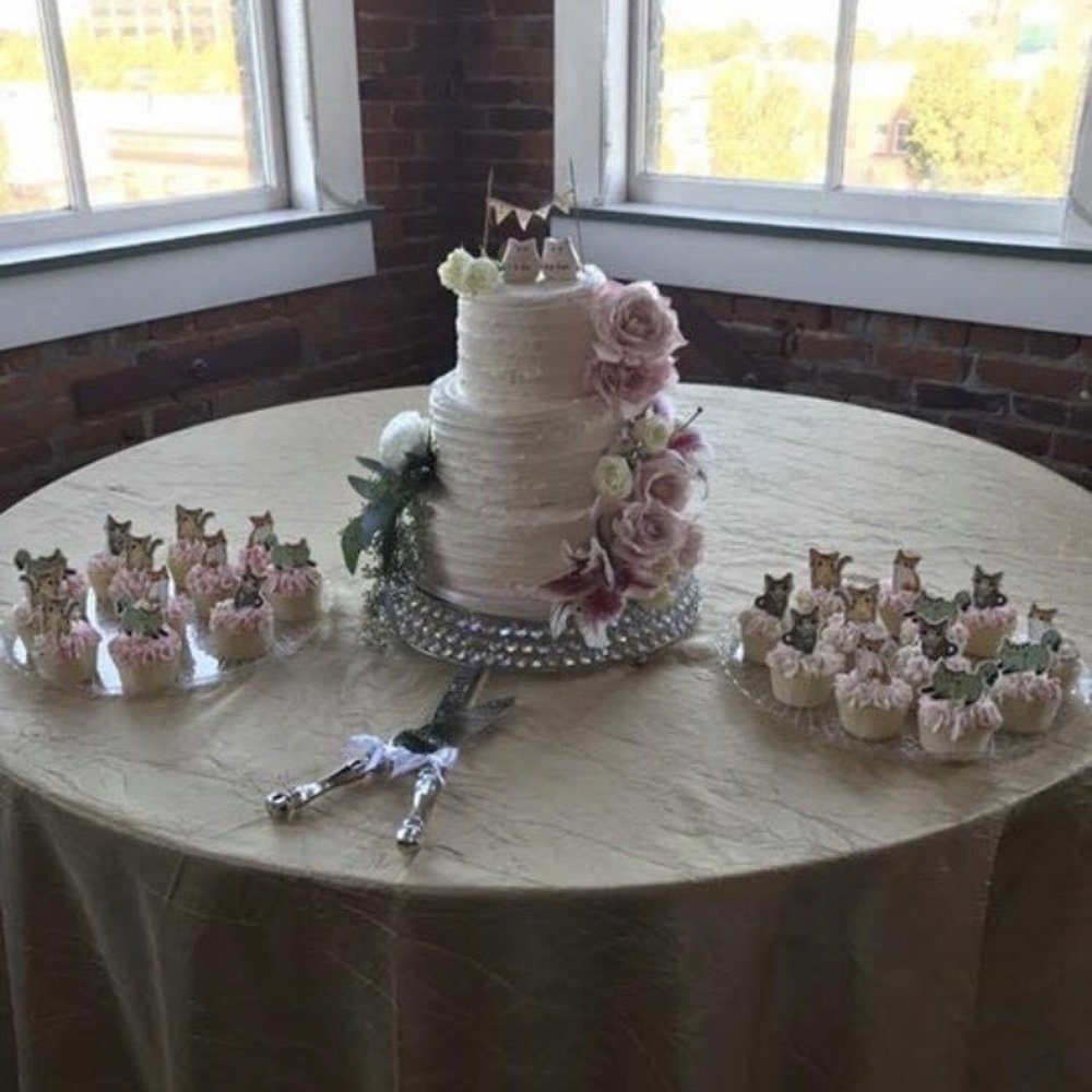 Michelle Ashley Custom Cakes - Custom wedding cake & matching cupcakes - Custom Cakes Near Me - Salem, Oregon Michelle Ashley Custom Cakes - Custom wedding cake & matching cupcakes - Custom Cakes Near Me - Salem, Oregon