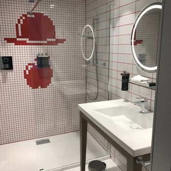 Radisson RED - The lovely bathroom! - Hotels Near Me - Brussels, BRU