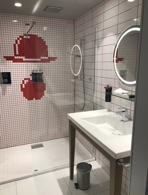 Radisson RED Brussels by null