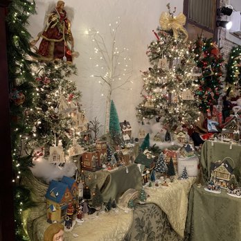 Kristopher Kyer's Christmas Corner - Holiday Decorations Near Me - Pasadena, California
