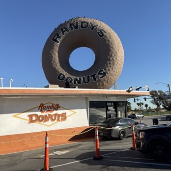 Randy's Donuts - Donuts Near Me - Inglewood, California