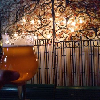 Old Towne Pub - Outside - Pubs Near Me - Pasadena, California