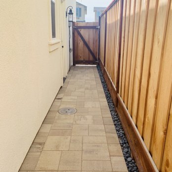 Atlas Pavers - Side walkway with accent pebbles - Masonry/Concrete Near Me - Santa Rosa, California Atlas Pavers - Side walkway with accent pebbles - Masonry/Concrete Near Me - Santa Rosa, California