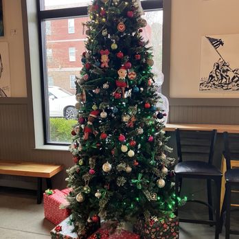 The Peachtree Cafe - A festive Christmas tree - Breakfast & Brunch Near Me - Lawrenceville, Georgia