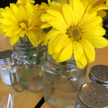 The Gingham Cafe - Table decor - Cafes Near Me - Clarksville, Tennessee