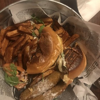 Le Bob - a basket of french fries and a burger - Burgers Near Me - Trois-Rivières, Quebec Le Bob - a basket of french fries and a burger - Burgers Near Me - Trois-Rivières, Quebec