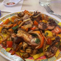 Crispy chicken and vegetables with yellow noodles Crispy chicken and vegetables with yellow noodles