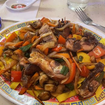 Tommy Angels - Crispy chicken and vegetables with yellow noodles - Vietnamese Near Me - Nebraska City, Nebraska Tommy Angels - Crispy chicken and vegetables with yellow noodles - Vietnamese Near Me - Nebraska City, Nebraska