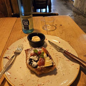 Citizen Café - See how small the portion size is for the delicious French Toast - Breakfast & Brunch Near Me - Barcelona, B Citizen Café - See how small the portion size is for the delicious French Toast - Breakfast & Brunch Near Me - Barcelona, B