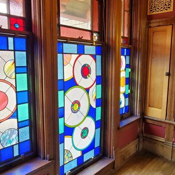 The Richards House Bed & Breakfast Inn - Bathroom stained glass window - Hotels Near Me - Dubuque, Iowa The Richards House Bed & Breakfast Inn - Bathroom stained glass window - Hotels Near Me - Dubuque, Iowa