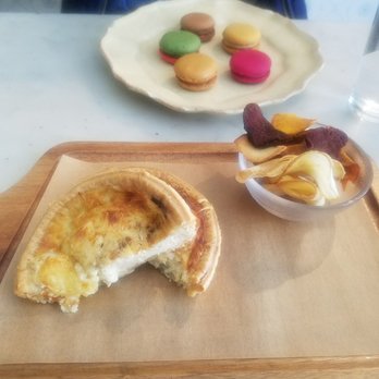 Mamá Framboise - Yummy quiche and macaroons!! - Desserts Near Me - Madrid, M