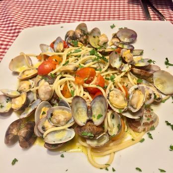 Hostaria Pantheon - linguine and clams - Italian Near Me - Rome, RM Hostaria Pantheon - linguine and clams - Italian Near Me - Rome, RM