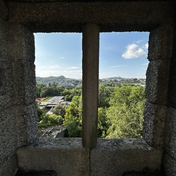 Castelo de Guimarães - Landmarks & Historical Buildings Near Me - Guimarães, 03