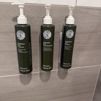 Hotel Willo - Toiletries 'mother earth' brand - Hotels Near Me - Vancouver, British Columbia