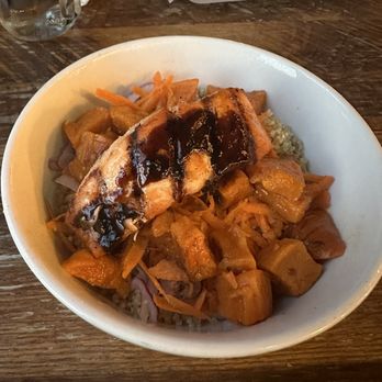 Tessie's bar & kitchen - Salmon & Quinoa Bowl - Burgers Near Me - Waltham, Massachusetts