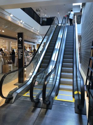 Crate & Barrel by null