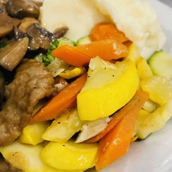 Caffe Positano - Mixed veggies and mashed potatoes - Italian Near Me - Apopka, Florida