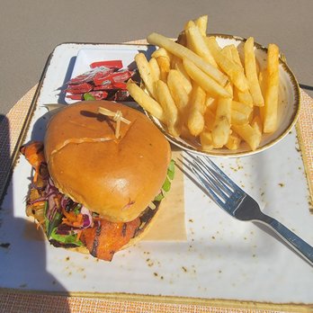 The Ritz-Carlton Naples, Tiburón - Poolside restaurant - fish sandwich - Hotels Near Me - Naples, Florida The Ritz-Carlton Naples, Tiburón - Poolside restaurant - fish sandwich - Hotels Near Me - Naples, Florida